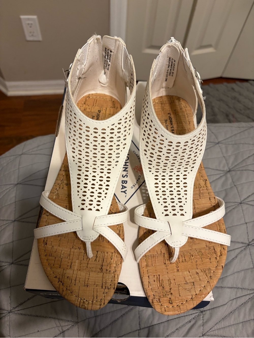 John’s Bay Golda Women’s White Cutout Cork T-Strap Sandals Size 9 NWT